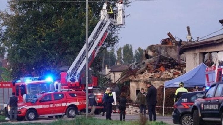 На севере Италии трое должников при выселении взорвали в фермерском доме газ: есть погибшие и раненые