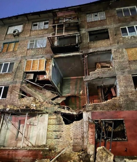 В доме в Киеве, который был под острелом РФ 3 месяца назад, обвалилось перекрытие между квартирами