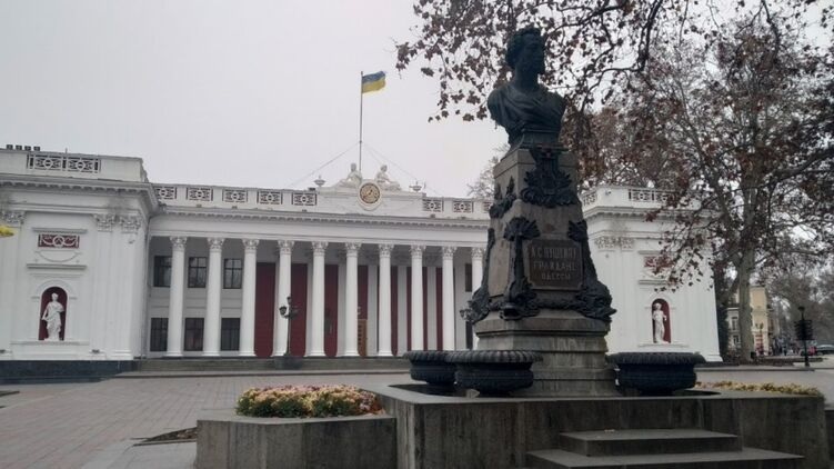 Памятник Пушкину в Одессе заколачивают досками после вручения подозрения Труханову &#8212; соцсети