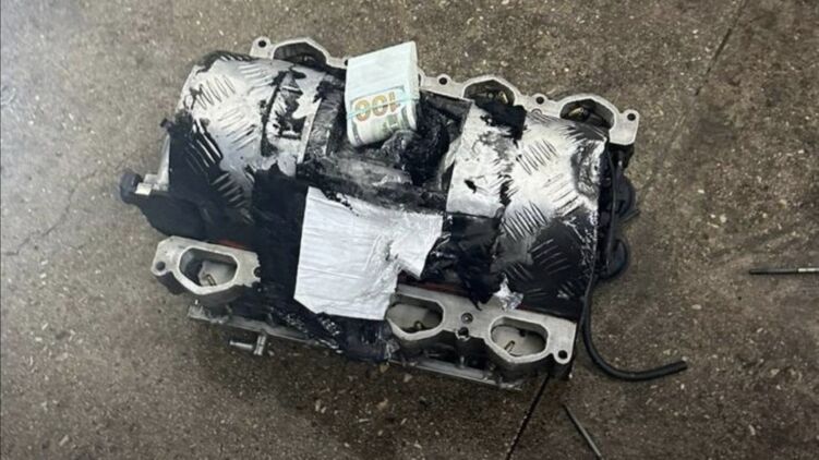 Госпогранслужба Украины обнаружила под капотом Мерседеса почти миллион долларов