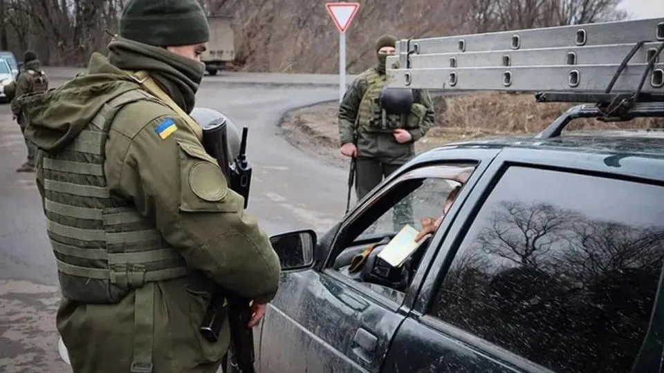 Патрульная полиция опровергла информацию о введении в Украине нового дорожного знака &#171;белый ромб&#187;