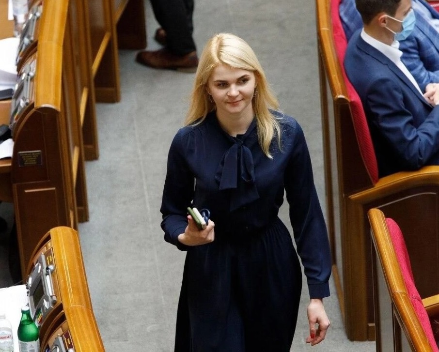 Рада досрочно прекратила полномочия нардепа &#171;Слуги народа&#187; Колесник