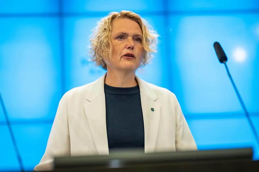 В Швеции лидер партии ушла в отставку через несколько месяцев: ей угрожали