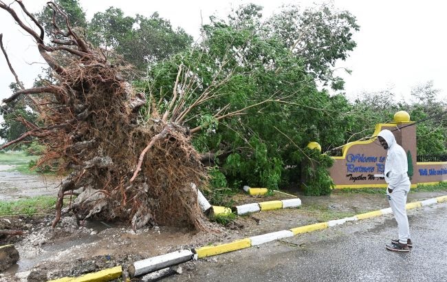 Полмиллиона эвакуированных и сотни тысяч без света: ураган &#171;Мелисса&#187; ударил по Карибским островам