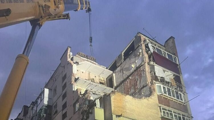 В Хмельницком после взрыва в многоэтажке под завалами обнаружили тела двух человек