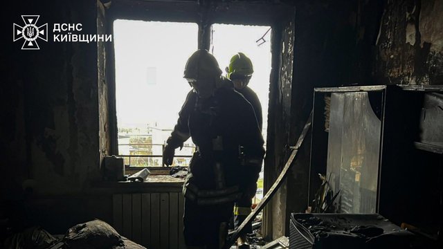 Удар дроном: в Вышгороде после атаки РФ ГСЧС ликвидировала пожар, пострадали дети