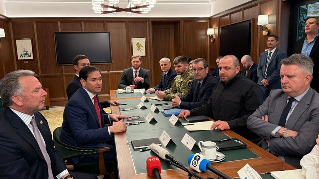 Переговоры между делегациями Украины и США начались в Майами 