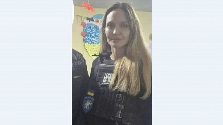 Анджелина Джоли приехала в Херсон: ей пришлось идти в ТЦК, чтобы вызволить своего охранника &#8212; соцсети