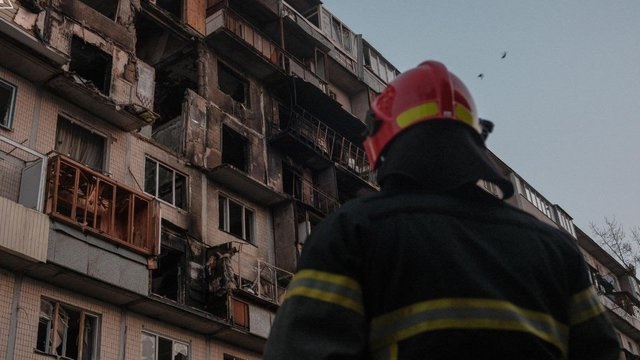 Поисково-спасательные работы в разрушенной россиянами в ночь на пятницу девятиэтажке в Деснянском районе завершены &#8212; ГСЧС