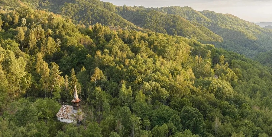 В лесах Трансильвании: блогеры показали, как выглядит самое изолированное село в мире