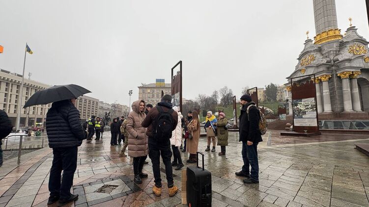 На Майдане в Киеве собираются протестующие: хотят отставки Зеленского и увольнения Ермака