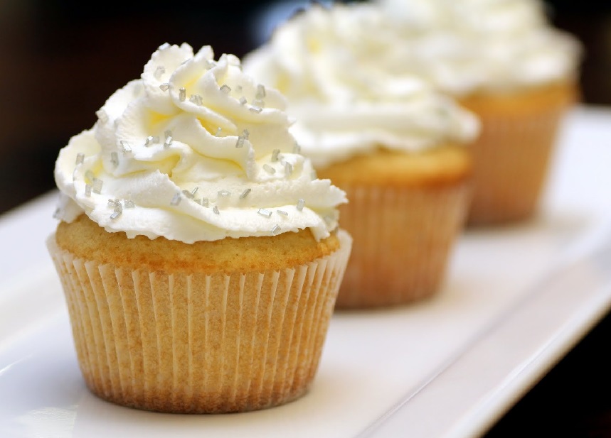 Как взбить сливки без электромиксера за несколько минут: лайфхак с банкой