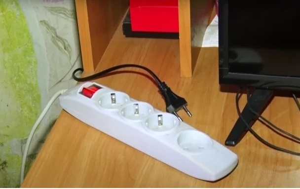 Как украинцы могут защитить бытовую технику от скачков напряжения в электросети во время аварийных отключений