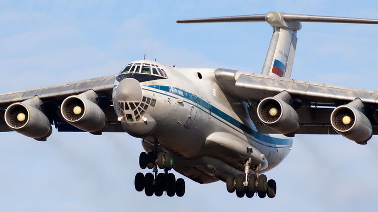 На фоне слухов о возможной атаке США в столице Венесуэлы приземлился российский транспортный самолет &#8212; СМИ