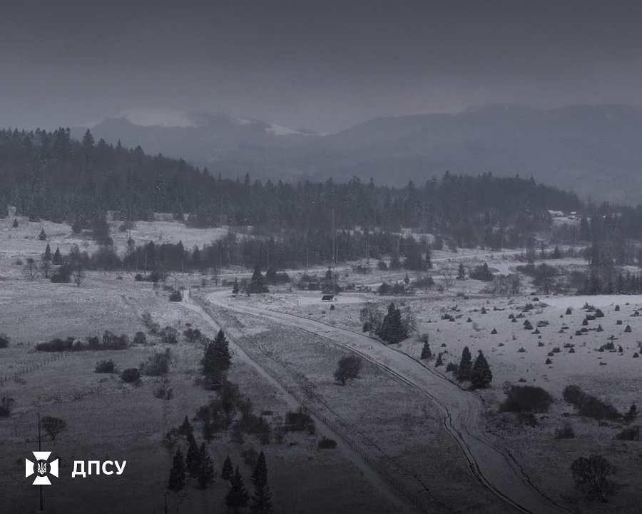 Во Львовской области на границе Украины выпал снег