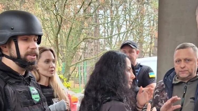 Из ТЦК отпустили мужчину, сопровождавшего кортеж Анджелины Джоли