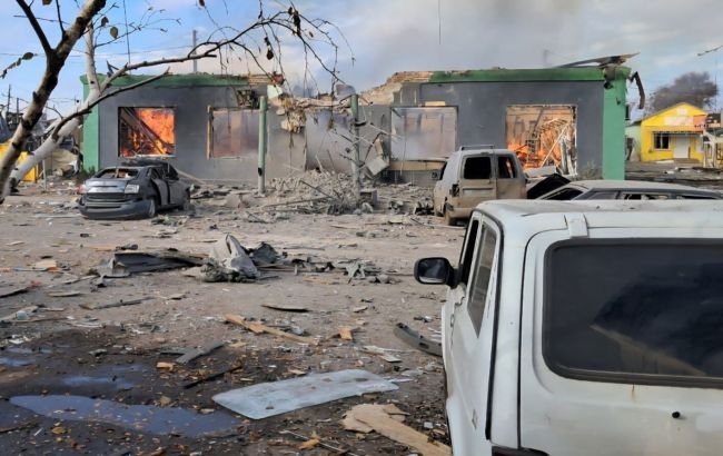 РФ ударила КАБами по Днепропетровщине: есть погибшие, разбиты десятки магазинов и зданий