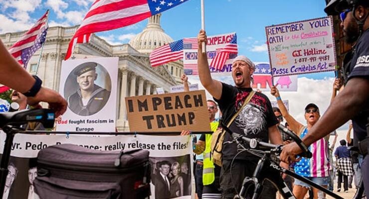 Вашингтон всколыхнули акции за импичмент Трампа: тысячи вышли на улицы