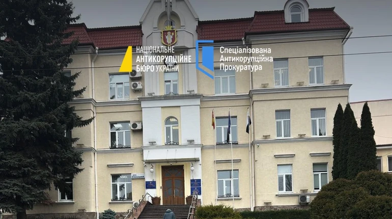 Депутатов из Луцка подозревают в вымогательстве $30 тысяч взятки за разрешение на строительство