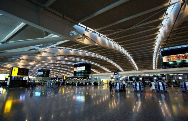 В аэропорту Хитроу в Лондоне людей атаковали перцовым спреем