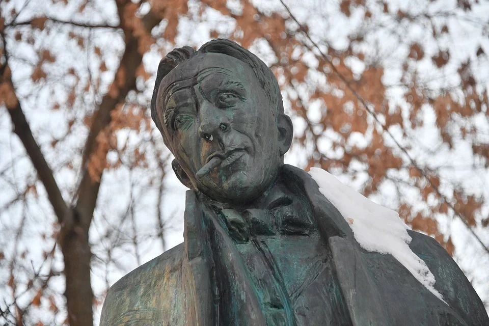 В Киеве будут демонтированы памятники Булгакову и Ахматовой — Киевсовет