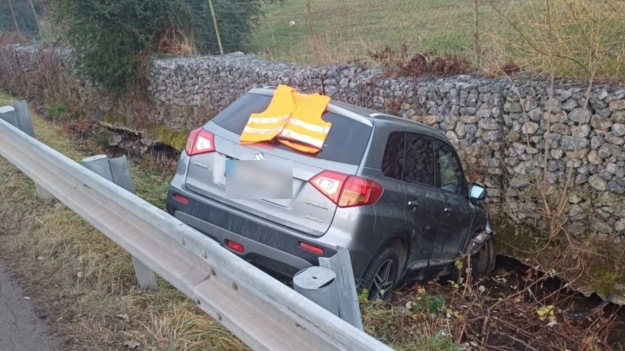 Дочь главы МИД Словакии попала в ДТП и покинула место аварии: авто застряло в ручье