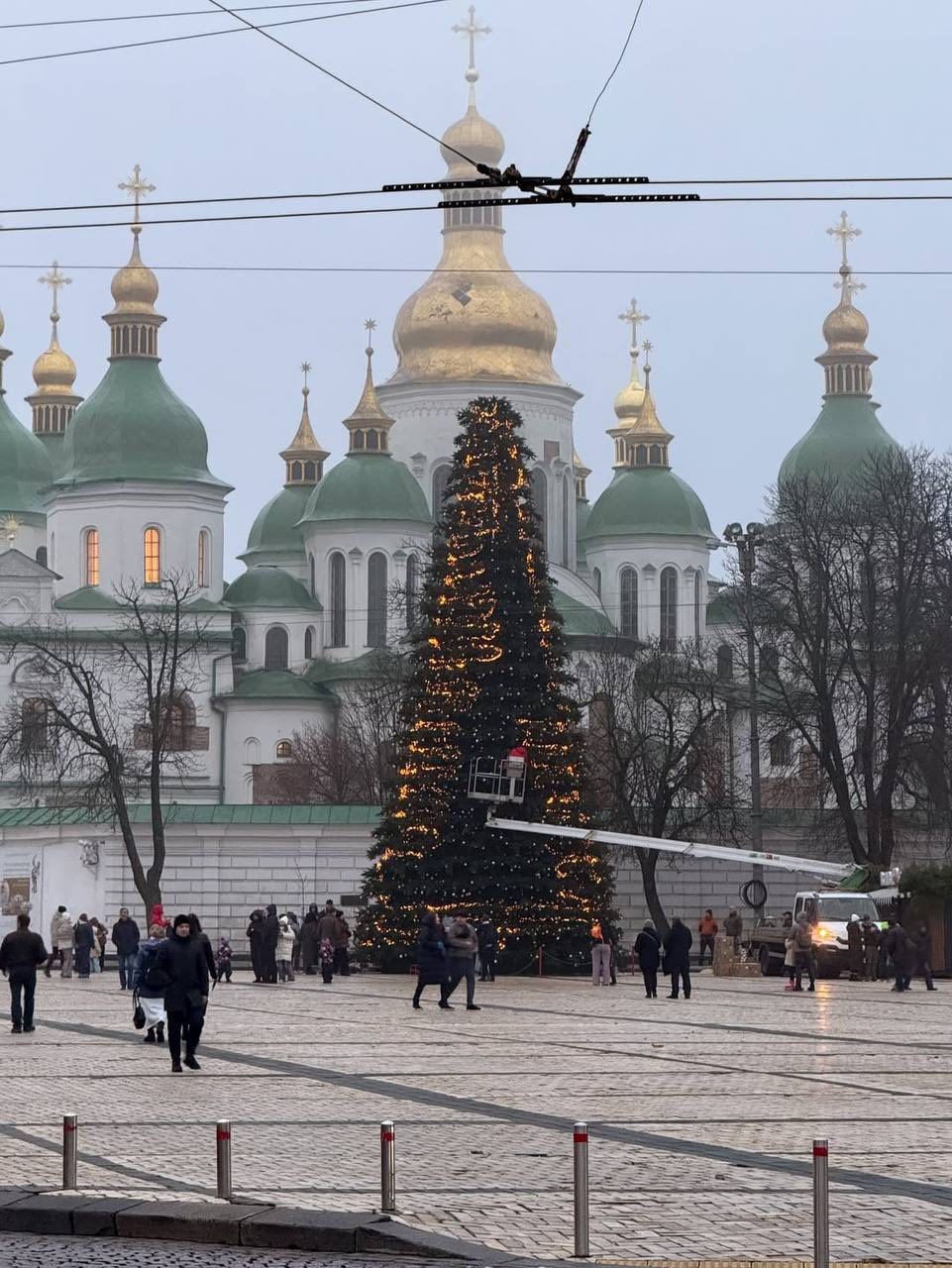 В Киеве и Львове готовятся к Новому 2026-му году