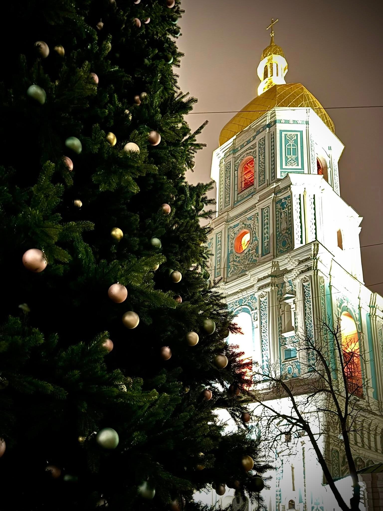 В Киеве и Львове готовятся к Новому 2026-му году