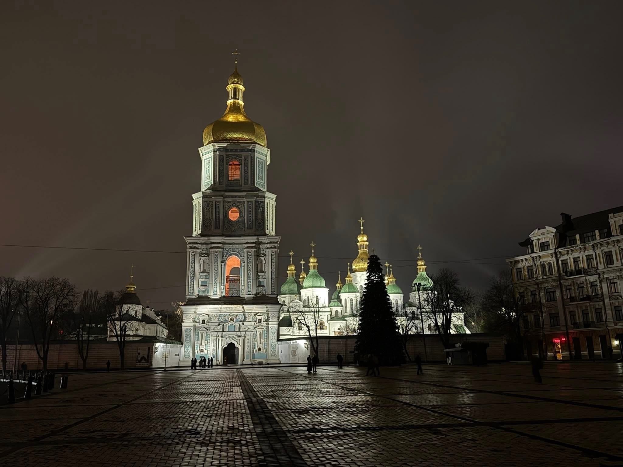 В Киеве и Львове готовятся к Новому 2026-му году