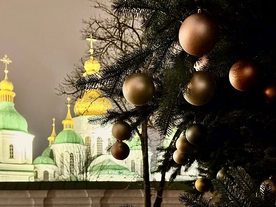 В Киеве и Львове готовятся к Новому 2026-му году