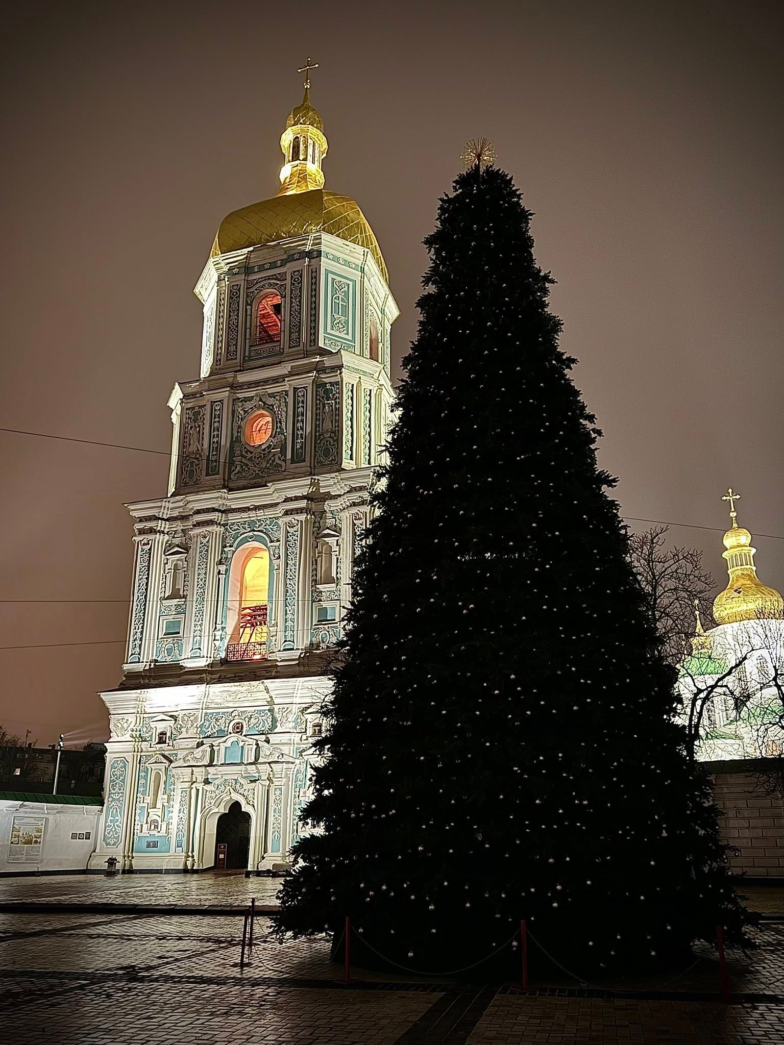 В Киеве и Львове готовятся к Новому 2026-му году