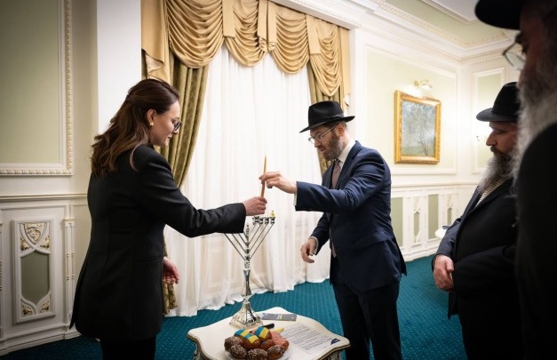 В Доме Правительства Украины в Киеве зажгли Ханукию