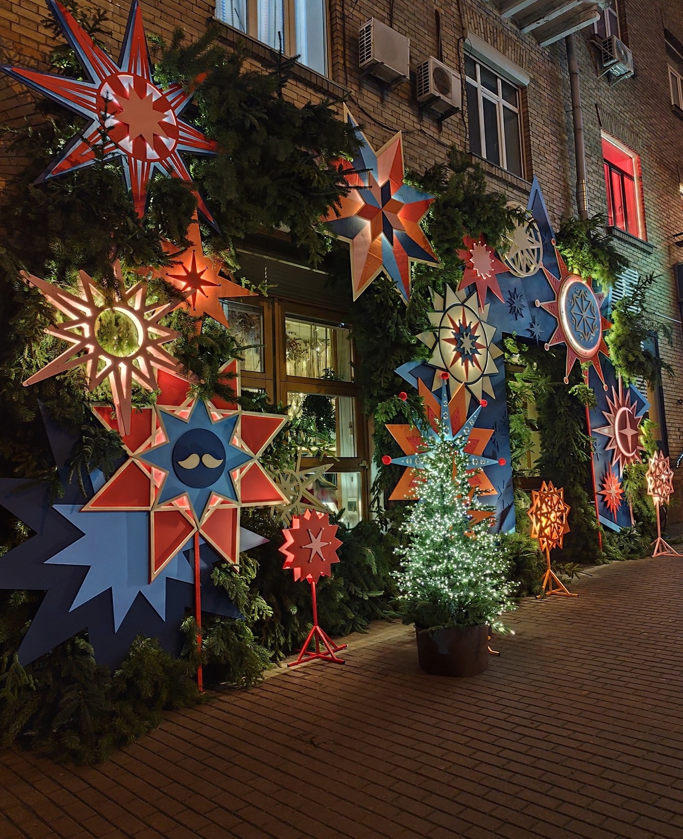 В Киеве и Львове готовятся к Новому 2026-му году