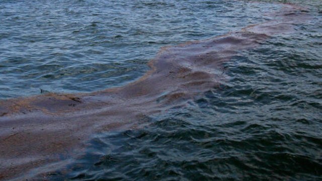 Морские дроны СБУ поразили в Черном море танкер &#171;теневого флота&#187; РФ