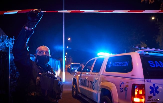 Во Франции в реку Сена упал автомобиль с людьми, двое погибших