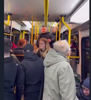 В Познани двое поляков напали в трамвае на пару из Украины