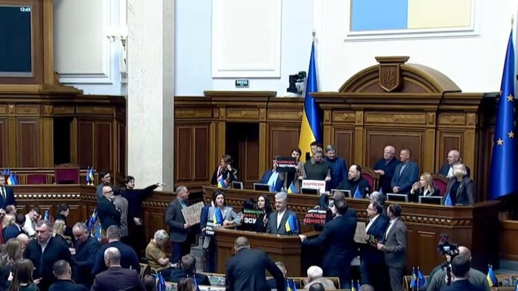 Зеленский подписал закон об открытости заседаний парламентских комитетов и местных советов