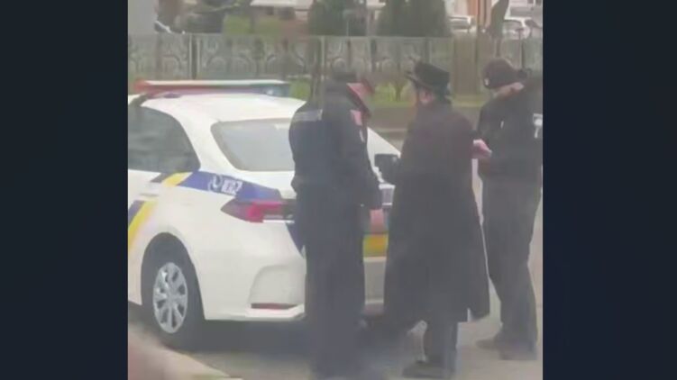 В Одессе полиция начала проверять документы у мужчин в еврейских одеждах