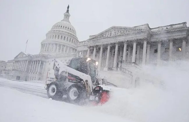 Есть погибшие: из-за снежного шторма в США обесточены около миллиона жителей