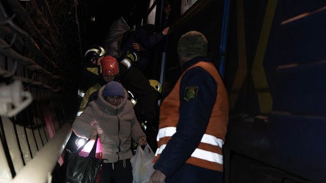 Спасатели ГСЧС вывели около 500 человек из метро, где отключился свет