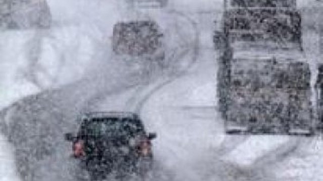 Из-за дождя движение транспорта в Одесской области на дороге М-13 на Кишинев временно ограничено