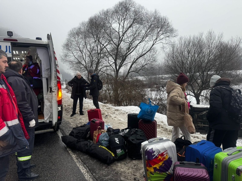 На Закарпатье перевернулся микроавтобус с детьми: есть пострадавшие