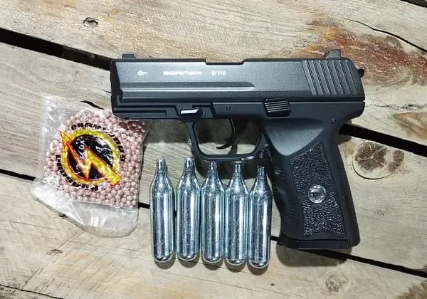 Кабмин Украины изменил правила приобретения и применения газовых пистолетов и баллончиков