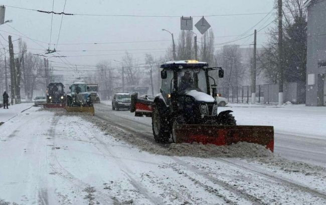 В Харькове выпало много снега, мощный снегопад ожидают во Львове 12 января