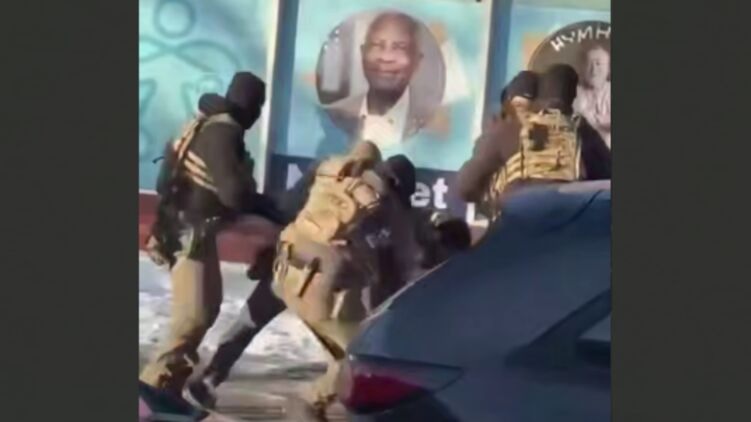 В США застрелен человек иммиграционной службой, в Миннеаполисе — массовые протесты против действий этой службы