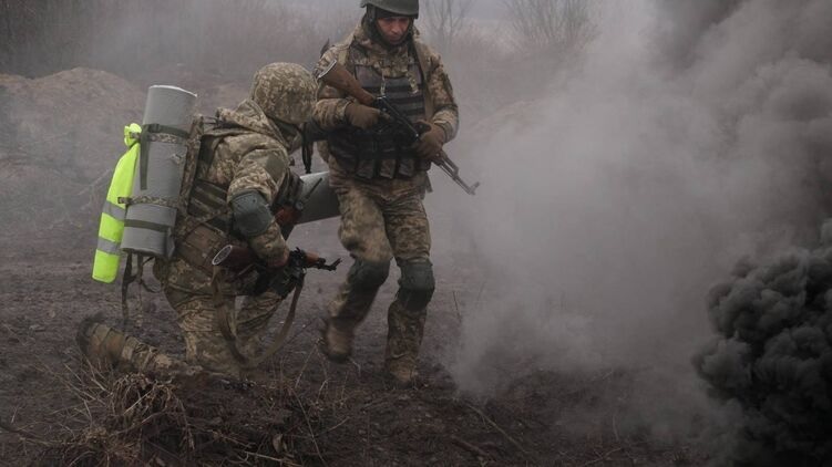 Из-за нехватки личного состава ВСУ не могут удерживать всю линию фронта — NYT