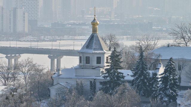 Из-за погоды Киево-Печерская лавра приостановит прием прихожан