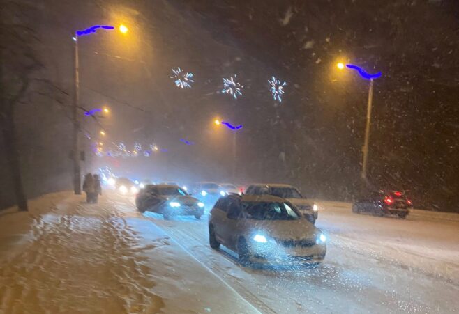 Из-за снегопада на дороге до Кишинева остановили транспорт