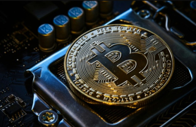 Курс биткоина упал до самого низкого уровня с ноября 2024 года