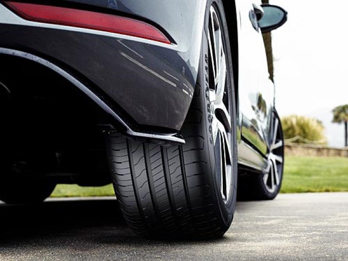 Импорт «роскошных» авто в Украину уменьшился в три раза за год